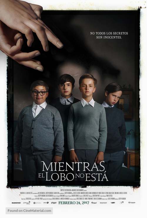 Mientras el Lobo No Est&aacute; - Mexican Movie Poster