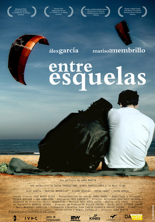 Entre esquelas - Spanish Movie Poster