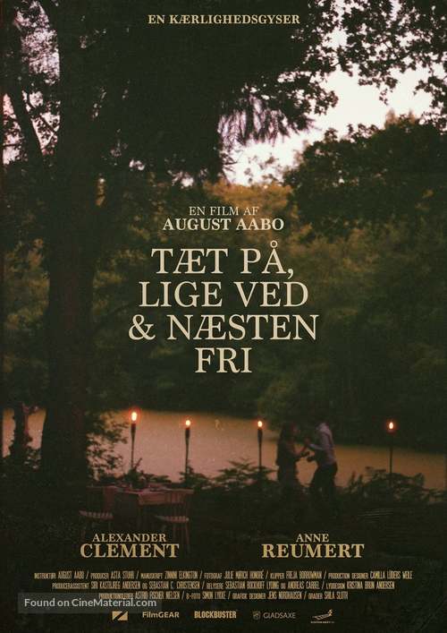 T&aelig;t p&aring;, lige ved &amp; n&aelig;sten fri - Danish Movie Poster