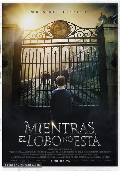 Mientras el Lobo No Est&aacute; - Mexican Movie Poster