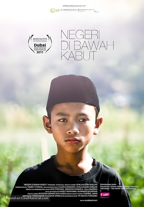 Negeri di Bawah Kabut - Indonesian Movie Poster