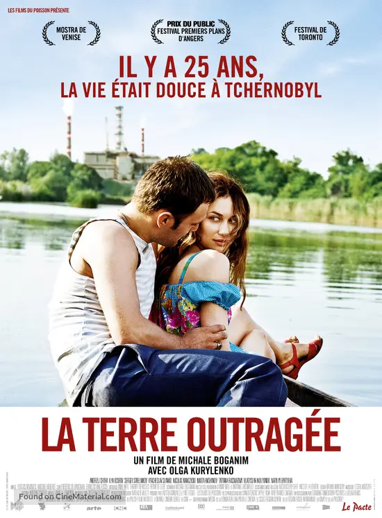 La Terre Outrag&eacute;e - French Movie Poster