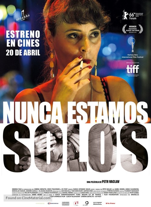 Nikdy nejsme sami - Spanish Movie Poster